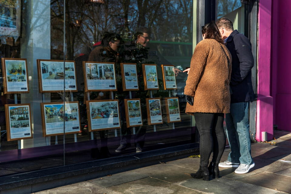 House prices  People look at properties on display in the window of Winkworth estate agents in Islington, London, Britain, December 10, 2021. Picture taken December 10, 2021. REUTERS/May James