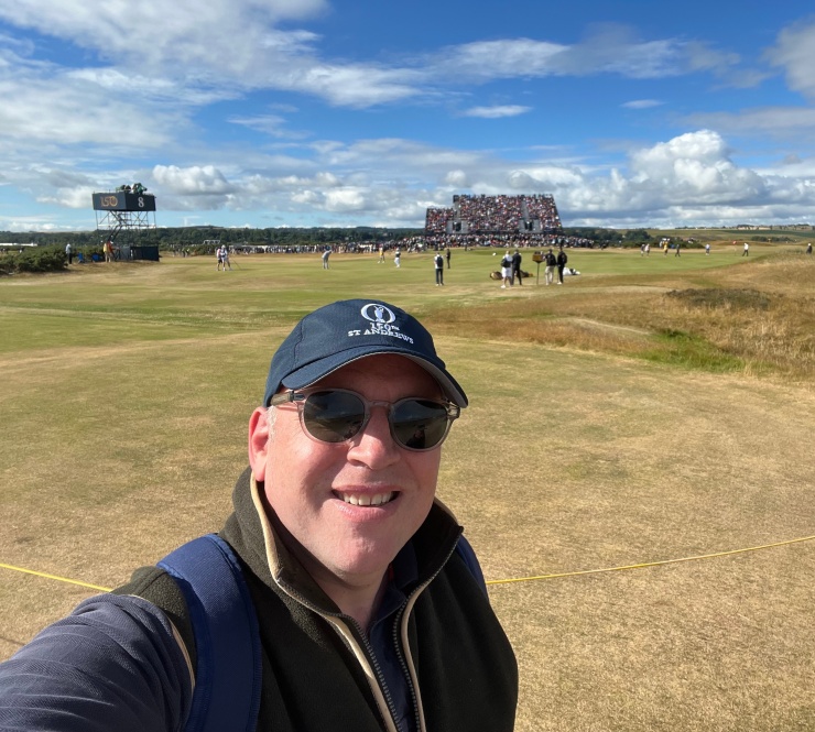 Simon Ursell takes a selfie at a golf tournament.