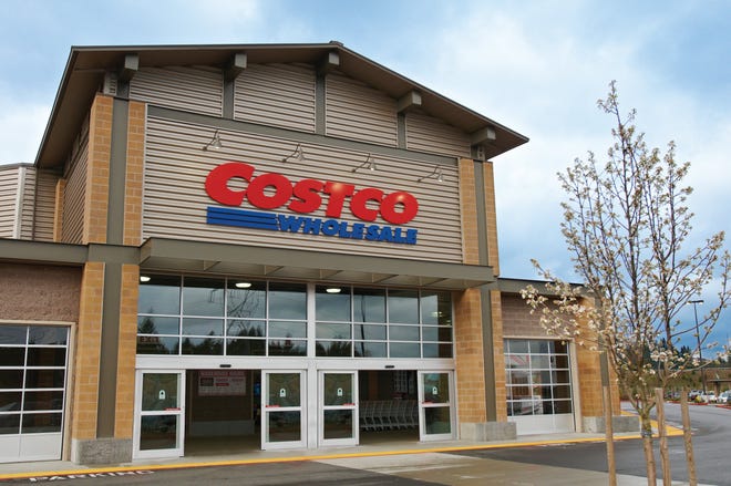Picture of Costco warehouse.