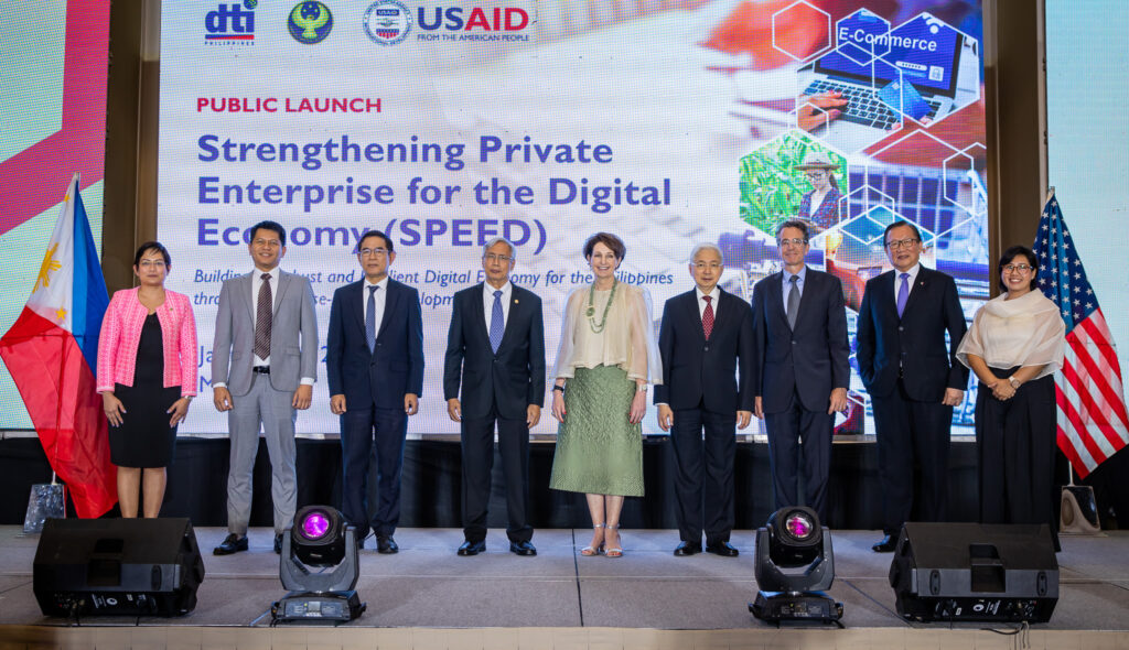 Philippine government and private sector officials led by BSP Governor Felipe Medalla (fourth from left) and DTI Secretary Alfredo Pascual (sixth from left) join U.S. Ambassador MaryKay Carlson (center) and USAID Mission Director Ryan Washburn (third from right) in launching USAID’s SPEED project.
