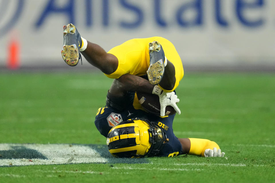 Twitter reacts to Michigan blundering 1st half of the Vrbo Fiesta Bowl