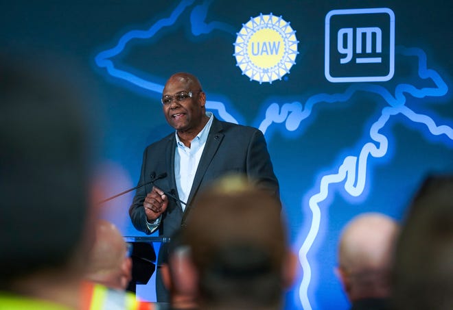 UAW President Ray Curry speaks to employees at General Motors Flint Engine South in Flint on Friday, Jan. 20, 2023, while talking about General Motors investing $918 million in four U.S. plants for expanded V-8 engine production in light-duty full-size pickups and large SUVs as well as component parts for electric vehicles. As part of the investment, two plants in Michigan will receive new products to build: Flint Engine Operations and Bay City Powertrain facilities.