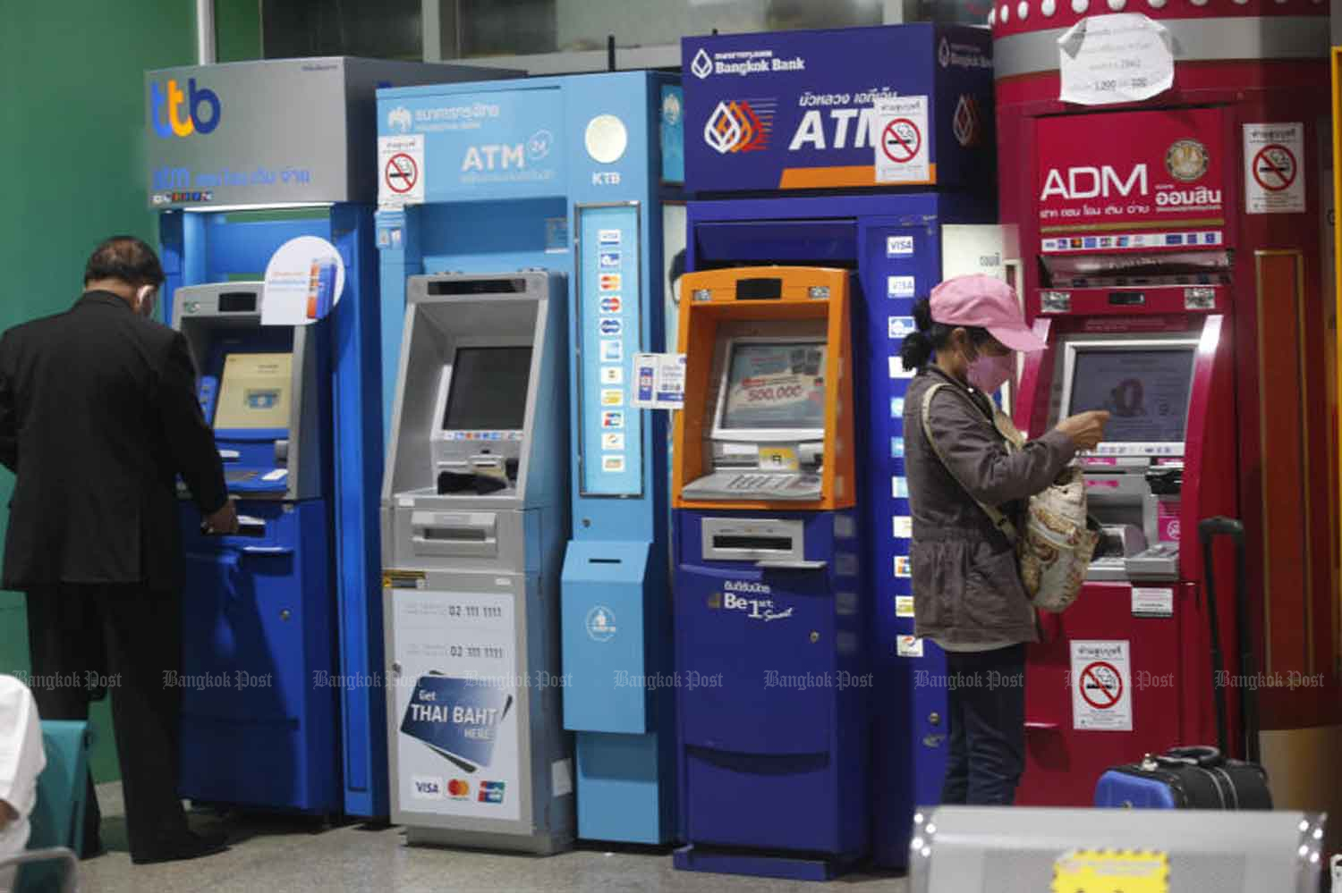 ATMs of commercial and state-owned banks in Bangkok. (File photo)