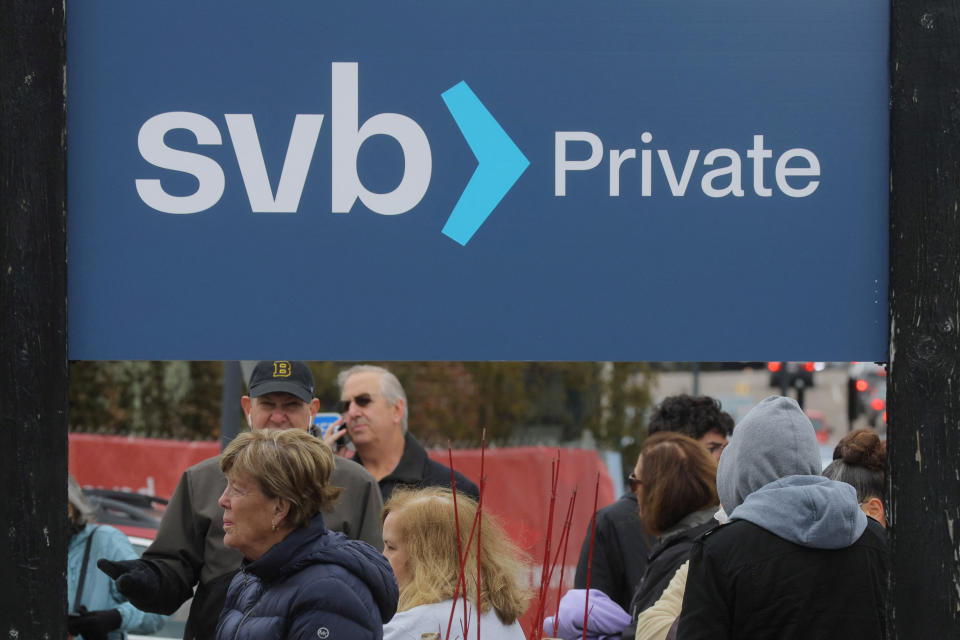 FTSE  Customers wait in line outside a branch of the Silicon Valley Bank in Wellesley, Massachusetts, U.S., March 13, 2023.     REUTERS/Brian Snyder