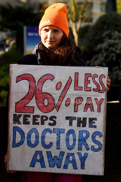 Junior doctors on the picket line outside St Thomas’ Hospital in central London (Annabel Lee-Ellis/PA)