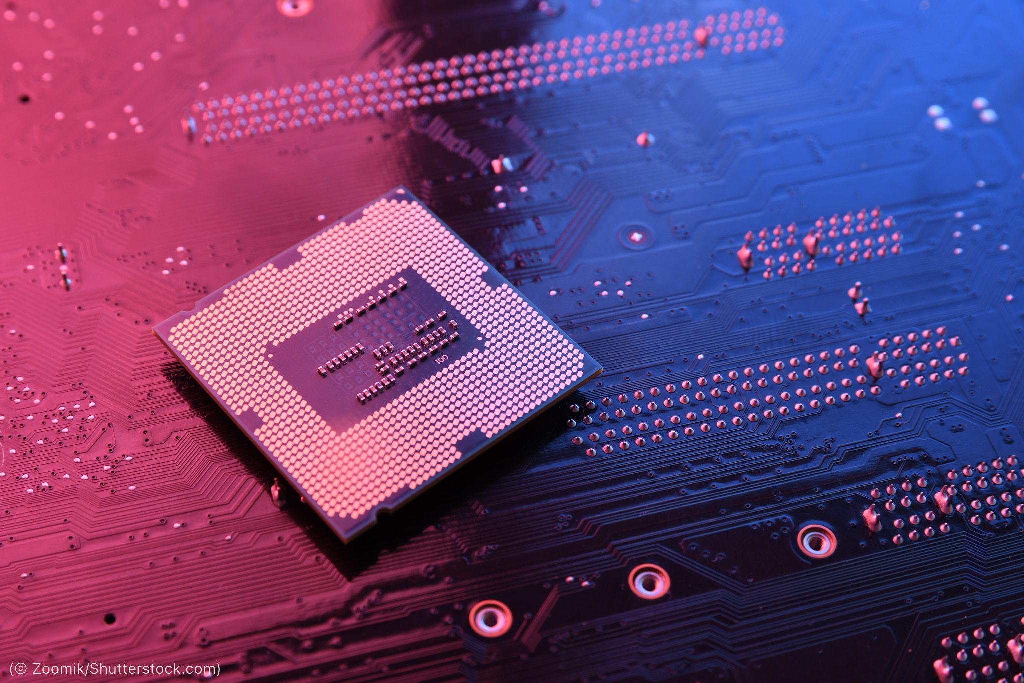Computer processor chip on circuit board (© Zoomik/Shutterstock.com)