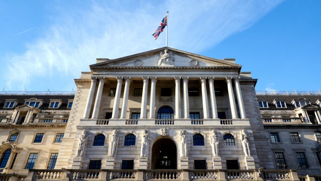 High street banks aren’t passing on interest rate rises to savings accounts, says Bank of England