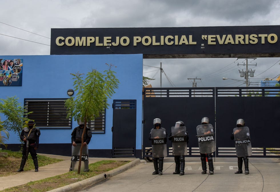 Riot police stand guard outside the Evaristo Vasquez Police Complex, known as "El Chipote," in 2021.