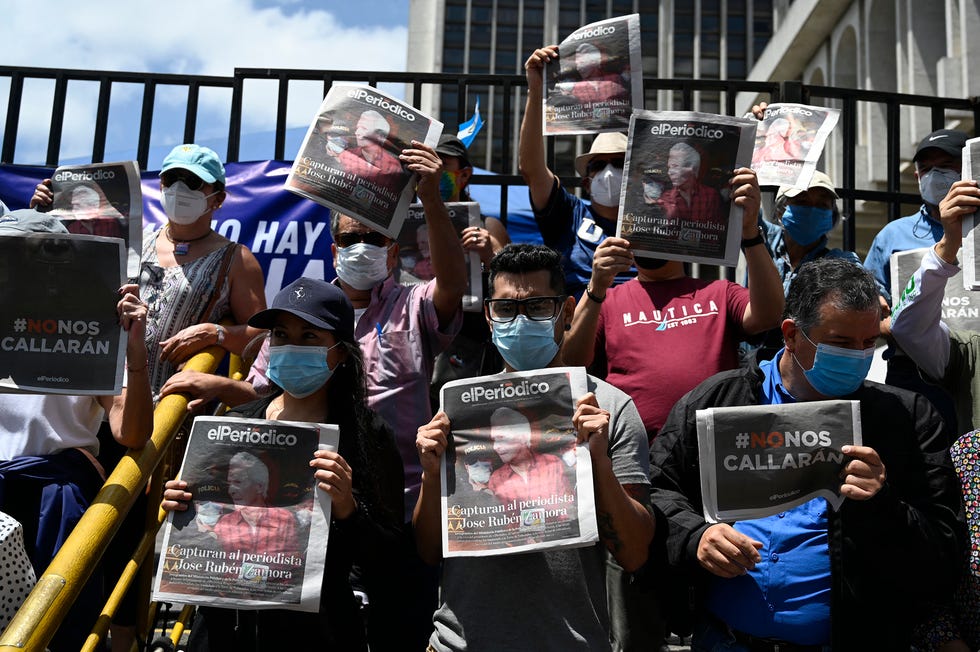 Guatemalan journalists protest against the arrest of Jose Ruben Zamora, president of the newspaper El Periodico, outside the Justice Palace in Guatemala City, on July 30, 2022.