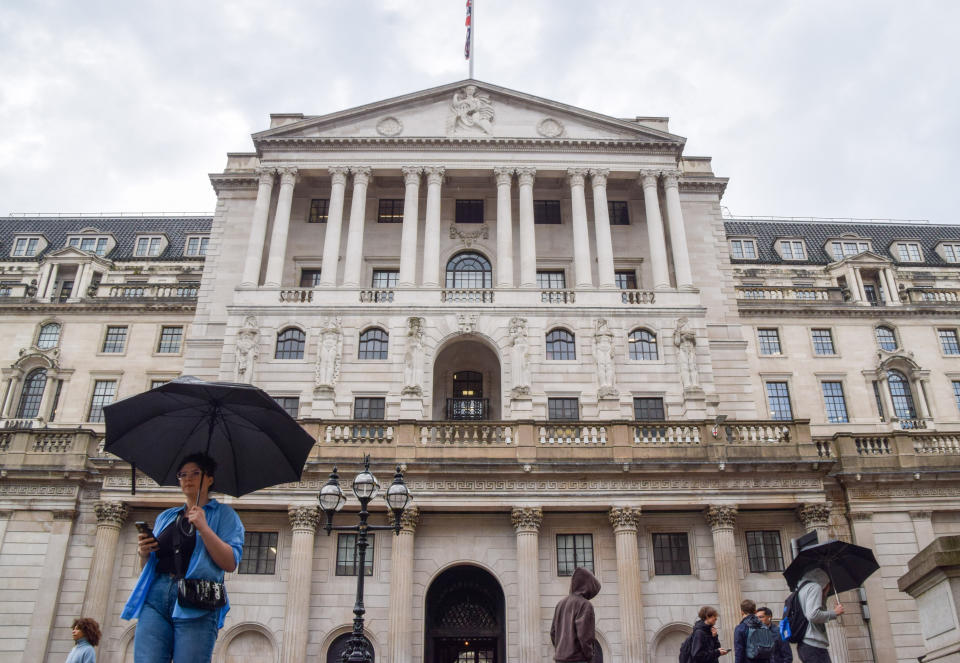 ftse LONDON, UNITED KINGDOM - 2023/05/11: General view of the Bank Of England in the City of London, the capital's financial district. The Bank Of England has raised interest rates to the highest level since 2008. (Photo by Vuk Valcic/SOPA Images/LightRocket via Getty Images)