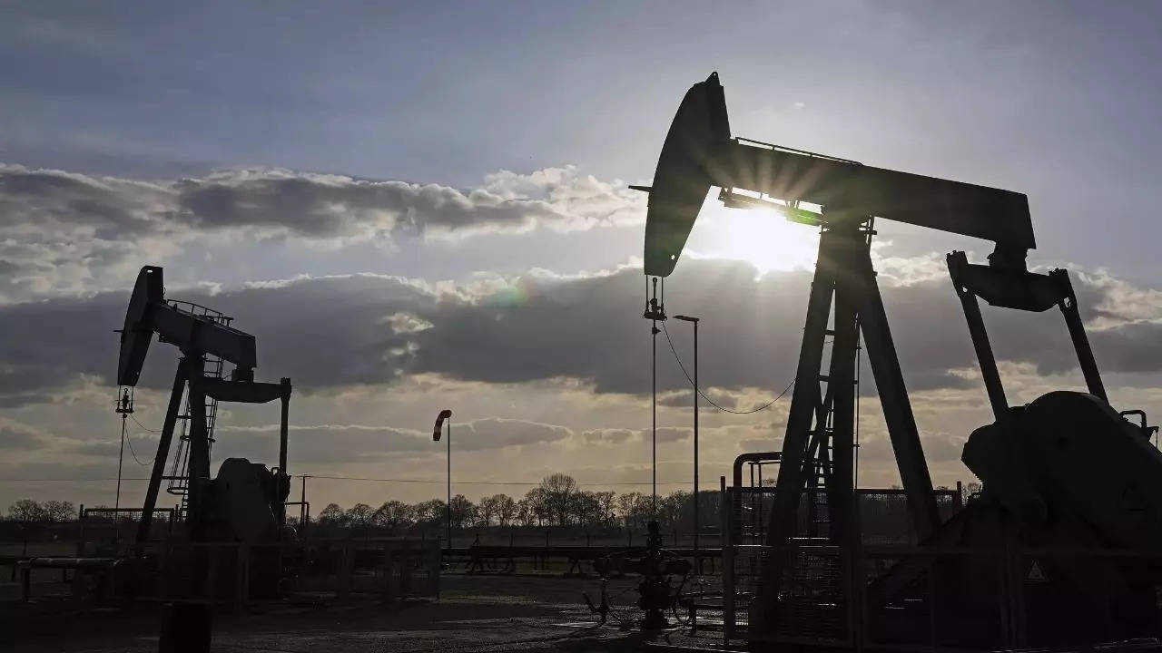 <p>"The recent oil price reversal could be a reason for the cartel to keep their supply cuts unchanged in today's review meeting," said ANZ Bank's analysts Brian Martin and Daniel Hynes in a note.</p>