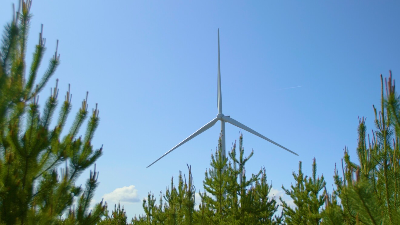 AWS-IRE-Wind-Farm-Turbine.jpg 