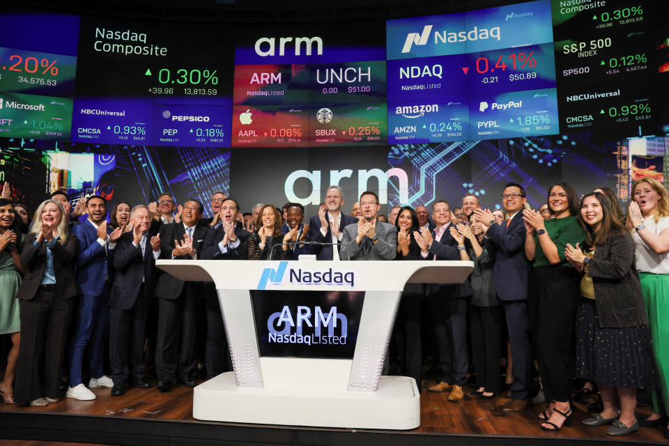 Arm CEO Rene Haas and executives cheer, as Softbank's Arm, chip design firm, holds an initial public offering (IPO) at the Nasdaq Market site in New York, US., September 14, 2023. Photo: Reuters / Brendan McDermid.