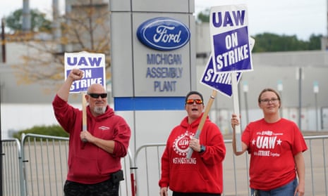 United Auto Workers members walk the picket line at the Ford Michigan Assembly Plant in Wayne, Michigan, in September.