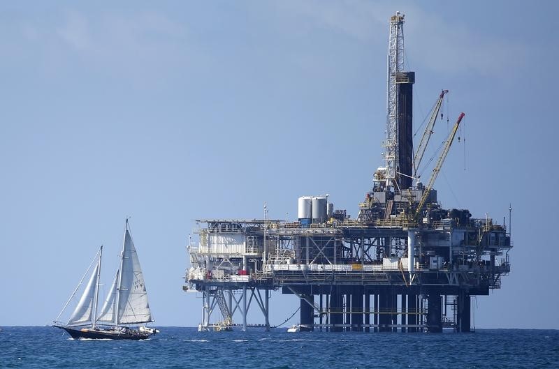 Oil prices sink on Israel-Hamas ceasefire talks, US inventory build