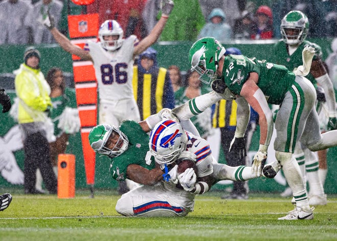 Nov 26, 2023; Philadelphia, Pennsylvania, USA; Buffalo Bills wide receiver Stefon Diggs (14) makes a touchdown catch past Philadelphia Eagles safety Kevin Byard (31) during the second quarter at Lincoln Financial Field. Mandatory Credit: Bill Streicher-USA TODAY Sports