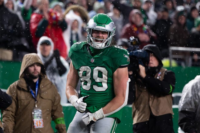 Nov 26, 2023; Philadelphia, Pennsylvania, USA; Philadelphia Eagles tight end Jack Stoll (89) reacts to his first down catch against the Buffalo Bills during the third quarter at Lincoln Financial Field. Mandatory Credit: Bill Streicher-USA TODAY Sports