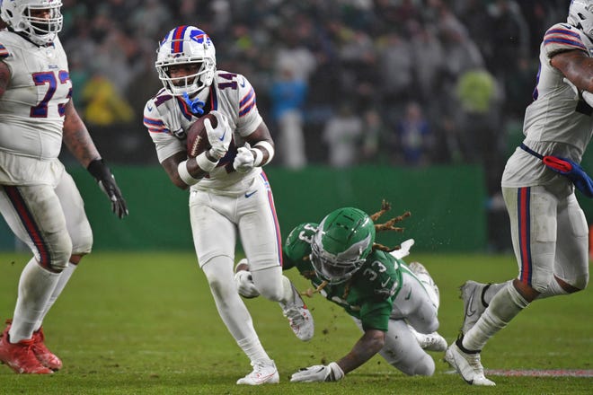 Nov 26, 2023; Philadelphia, Pennsylvania, USA; Buffalo Bills wide receiver Stefon Diggs (14) breaks away from Philadelphia Eagles cornerback Bradley Roby (33) during the fourth quarter at Lincoln Financial Field. Mandatory Credit: Eric Hartline-USA TODAY Sports