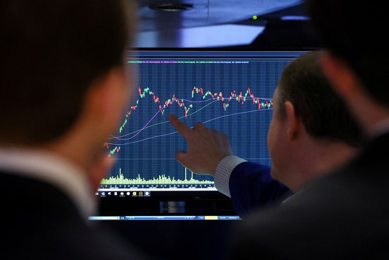 Weekly outflows from US equity funds rise in caution ahead of data