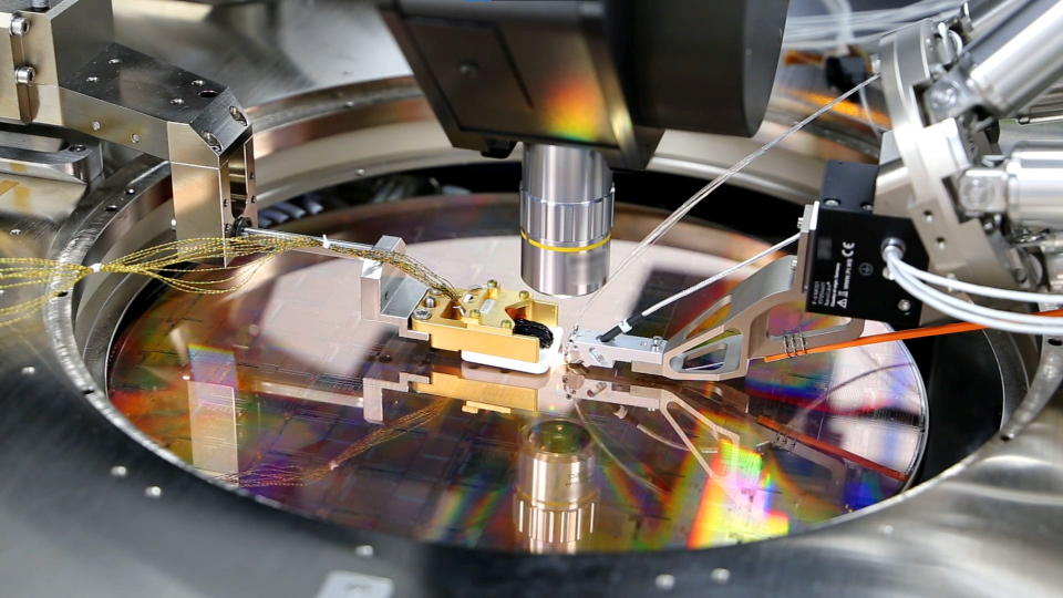 A view of a PsiQuantum Wafer, a silicon wafer containing thousands of quantum devices, including single-photon detectors, manufactured via PsiQuantum's partnership with GlobalFoundries in Palo Alto, California, U.S., in an undated photo taken in March 2021. PsiQuantum/Handout via REUTERS THIS IMAGE HAS BEEN SUPPLIED BY A THIRD PARTY
