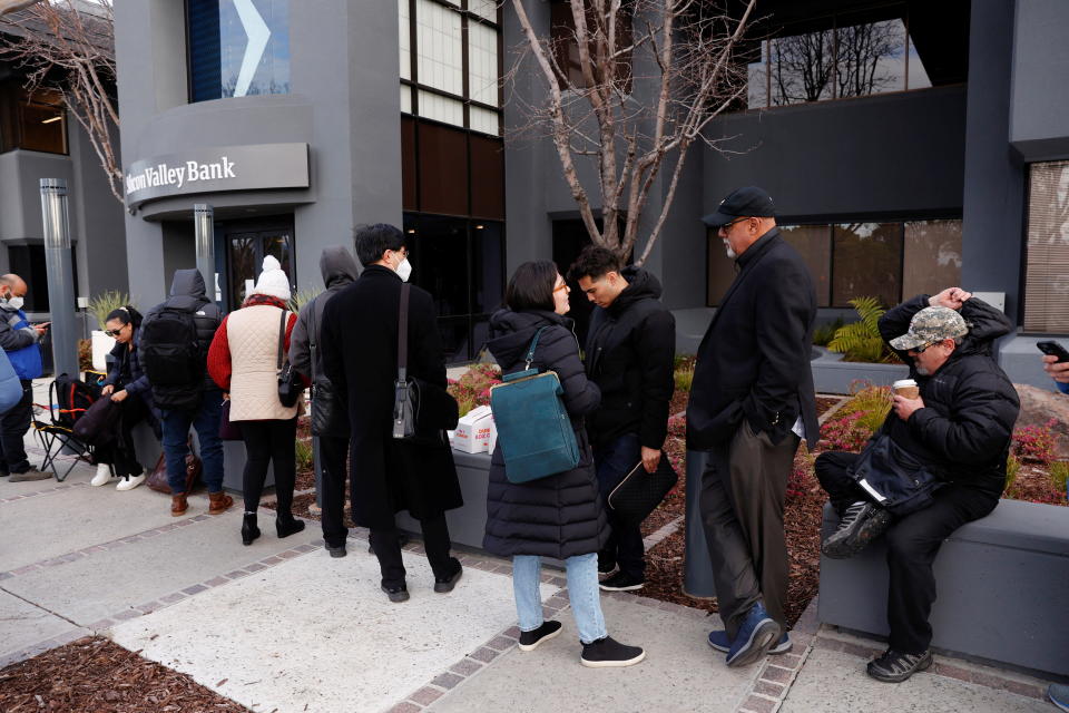 Customers line up outside of the Silicon Valley Bank headquarters, prior to it opening, in Santa Clara, California, U.S., March 13, 2023. REUTERS/Brittany Hosea-Small