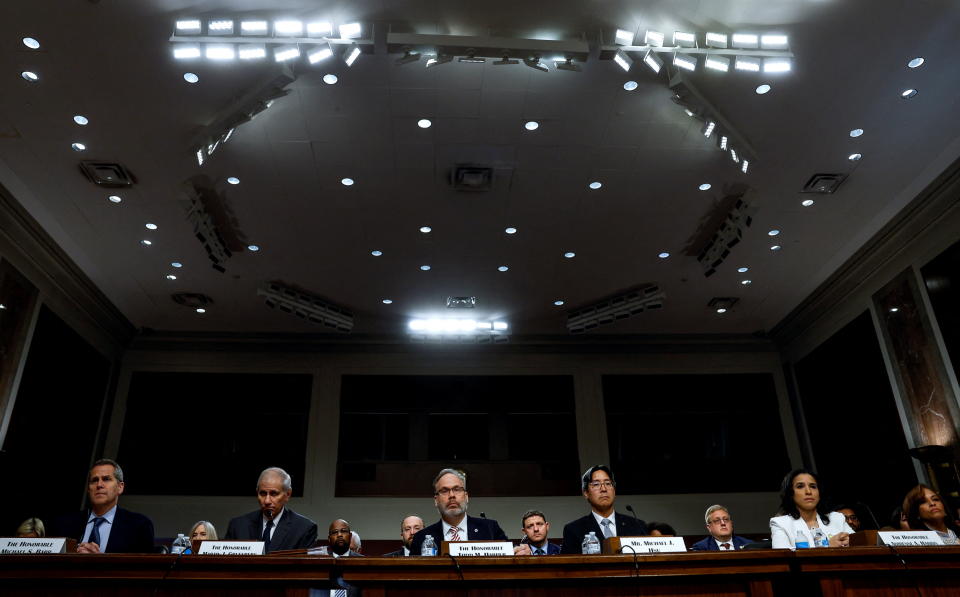 Banking regulators testify before a Senate Banking, Housing, and Urban Affairs Committee hearing in the wake of recent bank failures, on Capitol Hill in Washington, U.S., May 18, 2023. REUTERS/Evelyn Hockstein