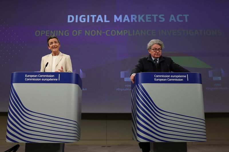 © Reuters. EU antitrust chief Margrethe Vestager and European Commissioner for Internal Market Thierry Breton hold a press conference in Brussels, Belgium March 25, 2024. REUTERS/Yves Herman