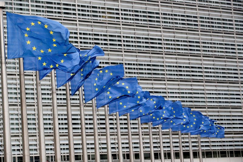 © Reuters. FILE PHOTO: European Union flags flutter outside the EU Commission headquarters in Brussels, Belgium, July 14, 2021. REUTERS/Yves Herman/File Photo