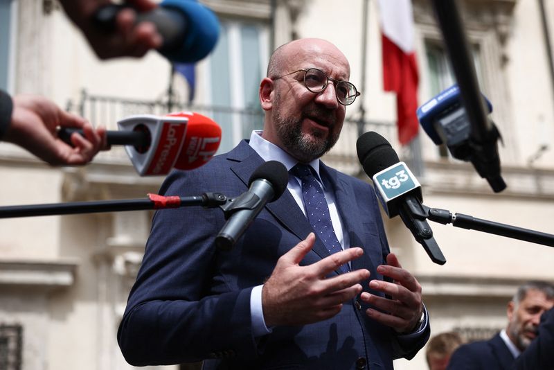 © Reuters. European Council President Charles Michel gives a statement to the press after meeting with Italian Prime Minister Giorgia Meloni, outside Palazzo Chigi in Rome, Italy, April 11, 2024. REUTERS/Guglielmo Mangiapane/ File photo