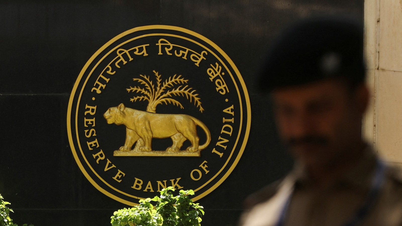 Rbi Shifts 100 Tonnes Of Gold From Uk To Its Vaults, A First Since 1991 