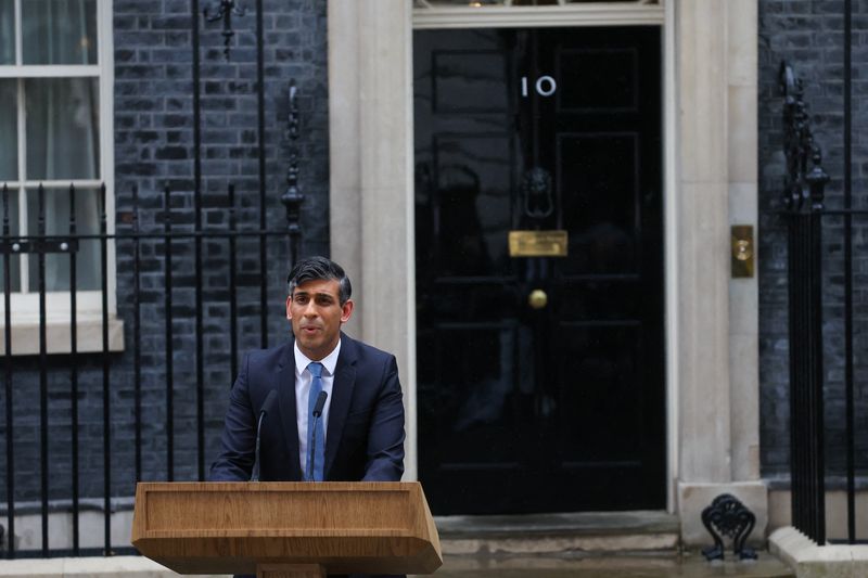 © Reuters. British Prime Minister Rishi Sunak delivers a speech outside Number 10 Downing Street, in London, Britain, May 22, 2024. REUTERS/Toby Melville