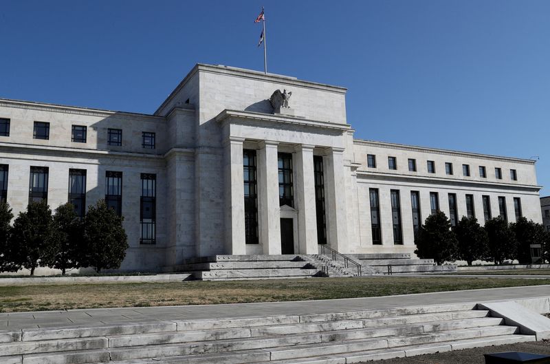 © Reuters. FILE PHOTO: Federal Reserve Board building on Constitution Avenue is pictured in Washington, U.S., March 19, 2019. REUTERS/Leah Millis/File Photo