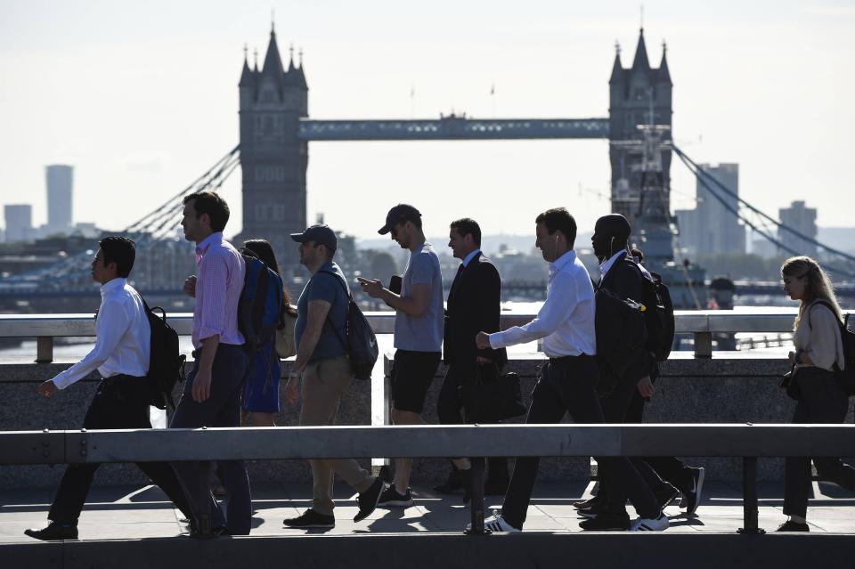 interest rate (190829) -- LONDON, Aug. 29, 2019 -- Office workers walk to their offices in the City of London, the capital s financial district, in London, Britain, Aug. 29, 2019. The British pound declined against the U.S. dollar and the euro on Wednesday in reaction to Prime Minister Boris Johnson s plan to suspend Parliament to reduce the MPs chances to pass laws to block a no-deal Brexit. (Photo by Stephen Chung/Xinhua) BRITAIN-LONDON-PROROGATION-CURRENCY-DECLINE HanxYan PUBLICATIONxNOTxINxCHN