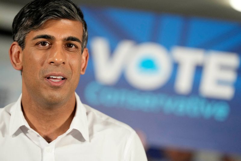 © Reuters. FILE PHOTO: Britain's Prime Minister Rishi Sunak speaks at a Tory party rally at the Amersham and Chiltern Rugby club in Amersham, Britain, May 27, 2024. Alastair Grant/Pool via REUTERS/File Photo