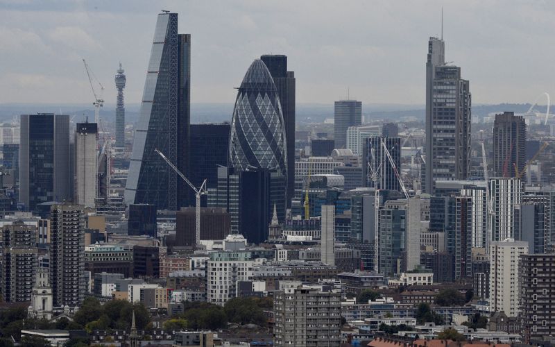 © Reuters. FILE PHOTO: A general view of the financial district of London is seen in London, Britain, October 19, 2016. REUTERS/Hannah McKay/File photo