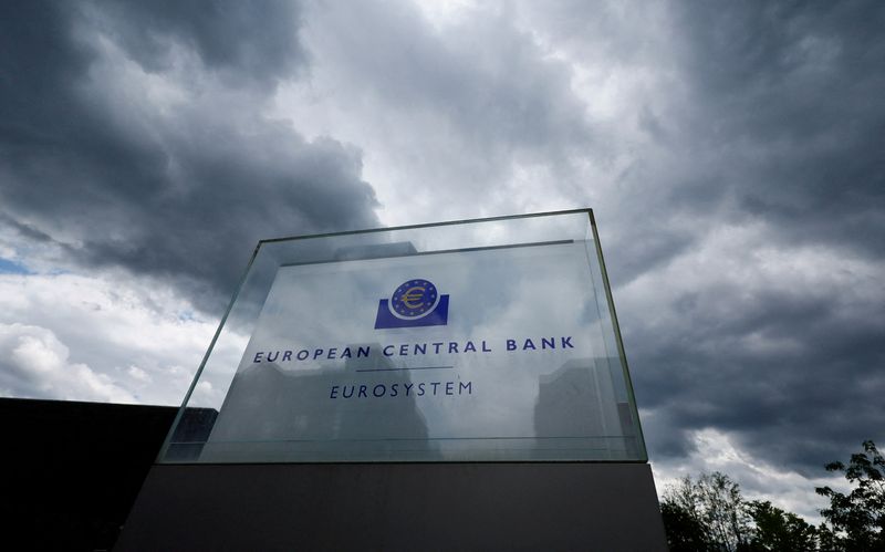 © Reuters. FILE PHOTO: Dark clouds are seen over the building of the European Central Bank (ECB) before the ECB's monetary policy meeting in Frankfurt, Germany, June 6, 2024.    REUTERS/Wolfgang Rattay/File Photo