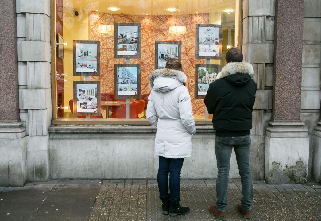 File photo dated 04/12/14 of members of the public looking in the window of an estate agents in South Kensington, London. Average UK house prices have increased for the first time since June last year, according to the Office for National Statistics who found average house prices increased by 1.8% in the 12 months to March, signalling potential green shoots in the UK's property market. This lifted the average house price across the UK to £283,000, up from £281,000 in the previous month. Issue date: Wednesday May 22, 2024.