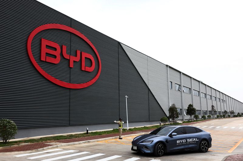 © Reuters. FILE PHOTO: A general view of BYD's first electric vehicle (EV) factory in Southeast Asia, a fast-growing regional EV market, in Rayong, Thailand, July 4, 2024. REUTERS/Chalinee Thirasupa/File Photo