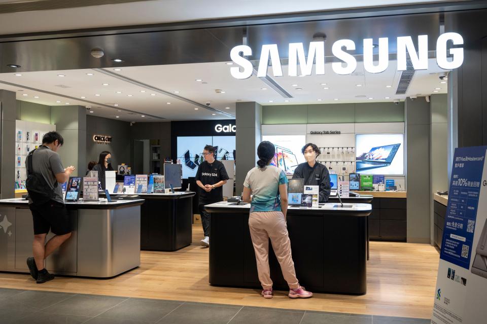 Hong Kong, China. 29th Apr, 2024. A shopper is seen at the South Korean multinational electronics Samsung